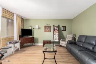 Photo #5: 6866308 Listing