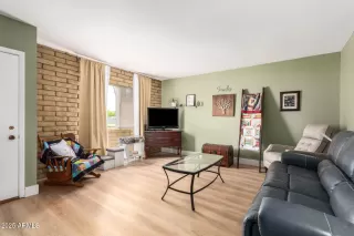 Photo #6: 6866308 Listing