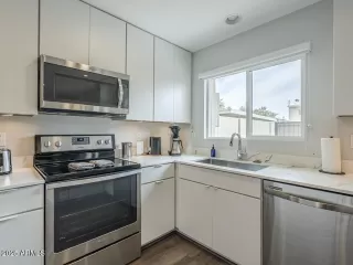 Photo #4: 6866342 Listing