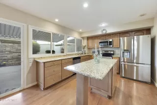 Photo #5: 6867001 Listing