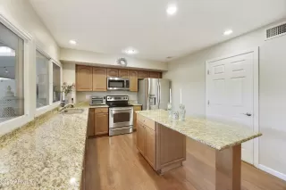 Photo #6: 6867001 Listing