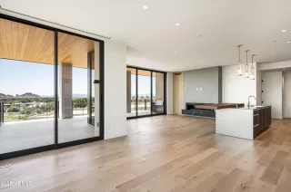 Photo #2: 6867338 Listing 