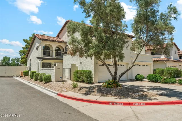 MLS: 6867486 Condo For Sale