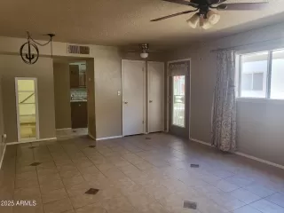 Photo #6: 6867557 Listing