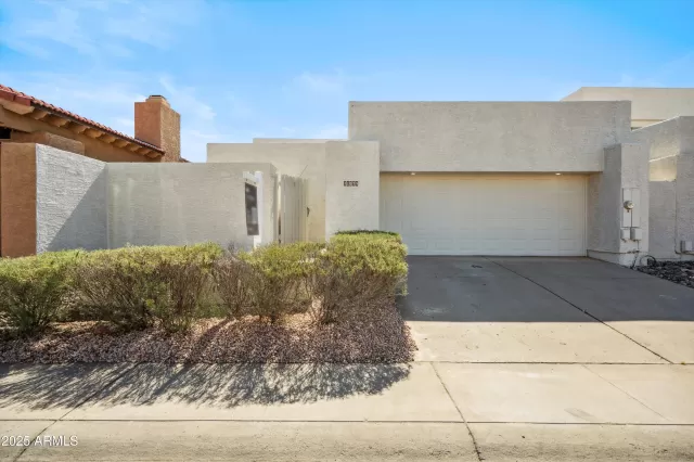 MLS: 6867649 Condo For Sale