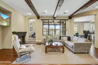 Photo #3: 6867757 Listing