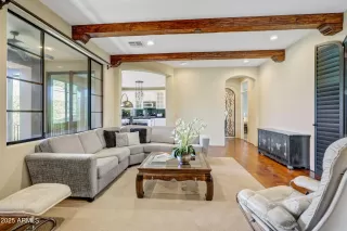 Photo #5: 6867757 Listing