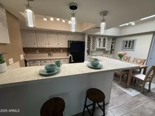 Photo #5: 6867818 Listing