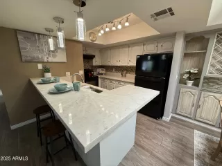 Photo #6: 6867818 Listing