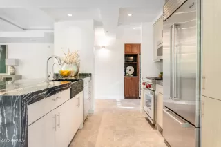 Photo #5: 6868087 Listing 