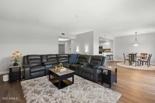 Photo #5: 6868643 Listing