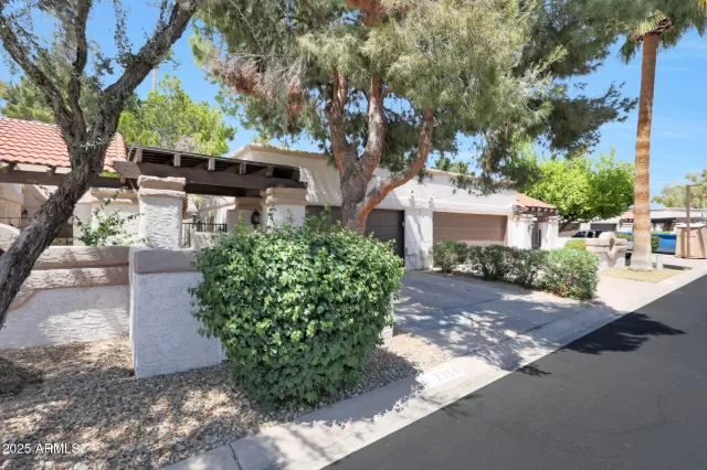 MLS: 6868987 Condo For Sale