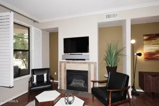 Photo #4: 6869198 Listing