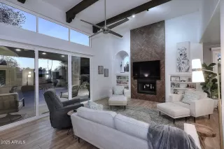 Photo #5: 6869240 Listing