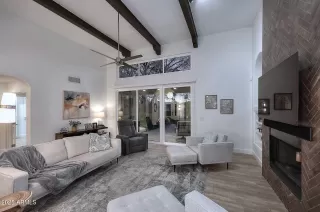 Photo #6: 6869240 Listing