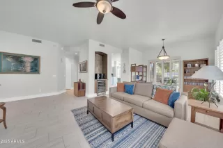 Photo #5: 6869713 Listing