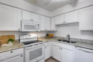 Photo #3: 6869895 Listing