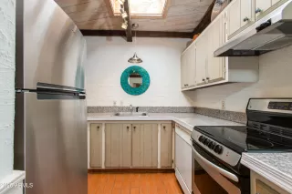 Photo #5: 6870395 Listing