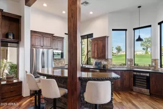 Photo #6: 6870409 Listing