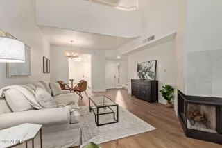 Photo #5: 6870678 Listing