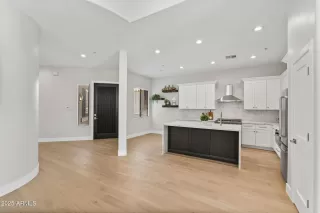 Photo #2: 6871006 Listing