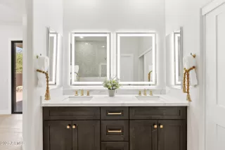 Photo #3: 6871006 Listing