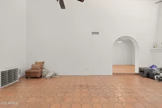 Photo #5: 6871123 Listing