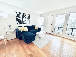 Photo #4: 6871546 Listing