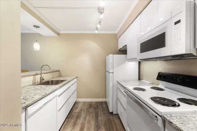 MLS: 6871753 Condo For Sale