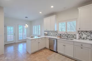 Photo #5: 6871962 Listing