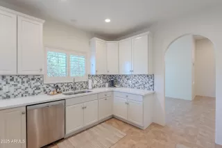 Photo #6: 6871962 Listing