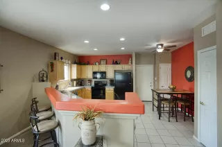 Photo #6: 6871991 Listing