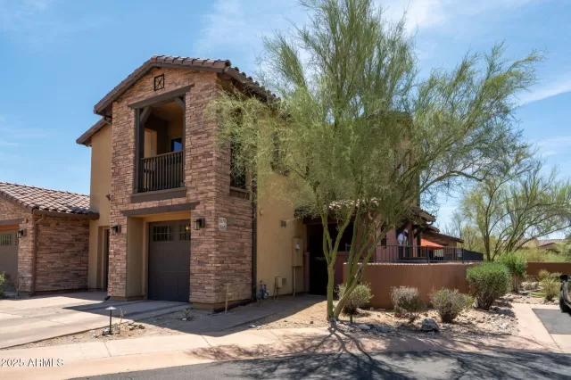 MLS: 6872532 Condo For Sale