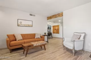 Photo #6: 6872926 Listing