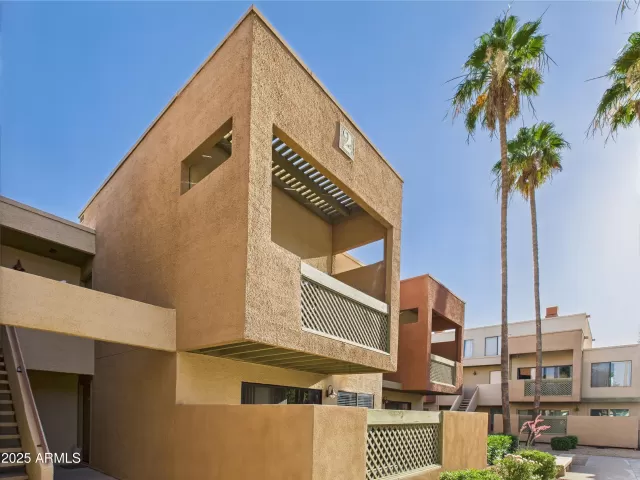 MLS: 6873738 Condo For Sale