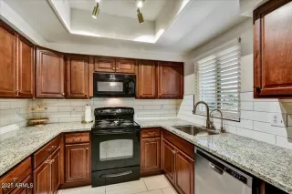 Photo #3: 6873973 Listing