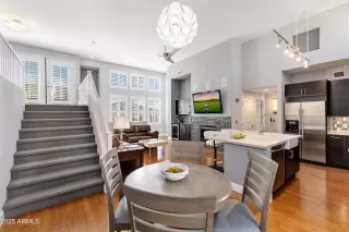 Photo #3: 6874050 Listing