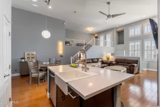 Photo #4: 6874050 Listing