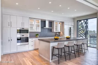 Photo #5: 6874331 Listing