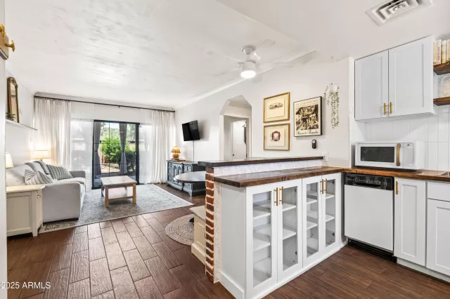 MLS: 6875035 Condo For Sale