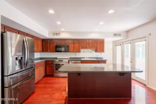 Photo #5: 6875459 Listing