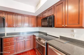 Photo #6: 6875459 Listing