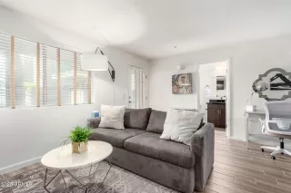 Photo #4: 6875500 Listing