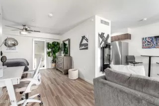 Photo #6: 6875500 Listing