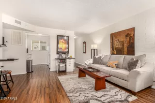 Photo #6: 6875569 Listing