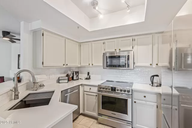 MLS: 6875672 Condo For Sale