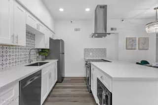 Photo #6: 6875788 Listing