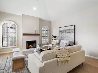 Photo #3: 6875975 Listing