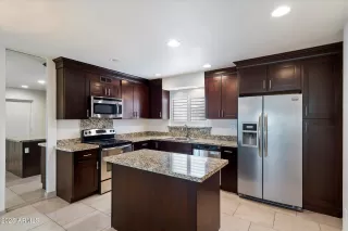 Photo #5: 6876292 Listing