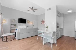 Photo #4: 6876419 Listing